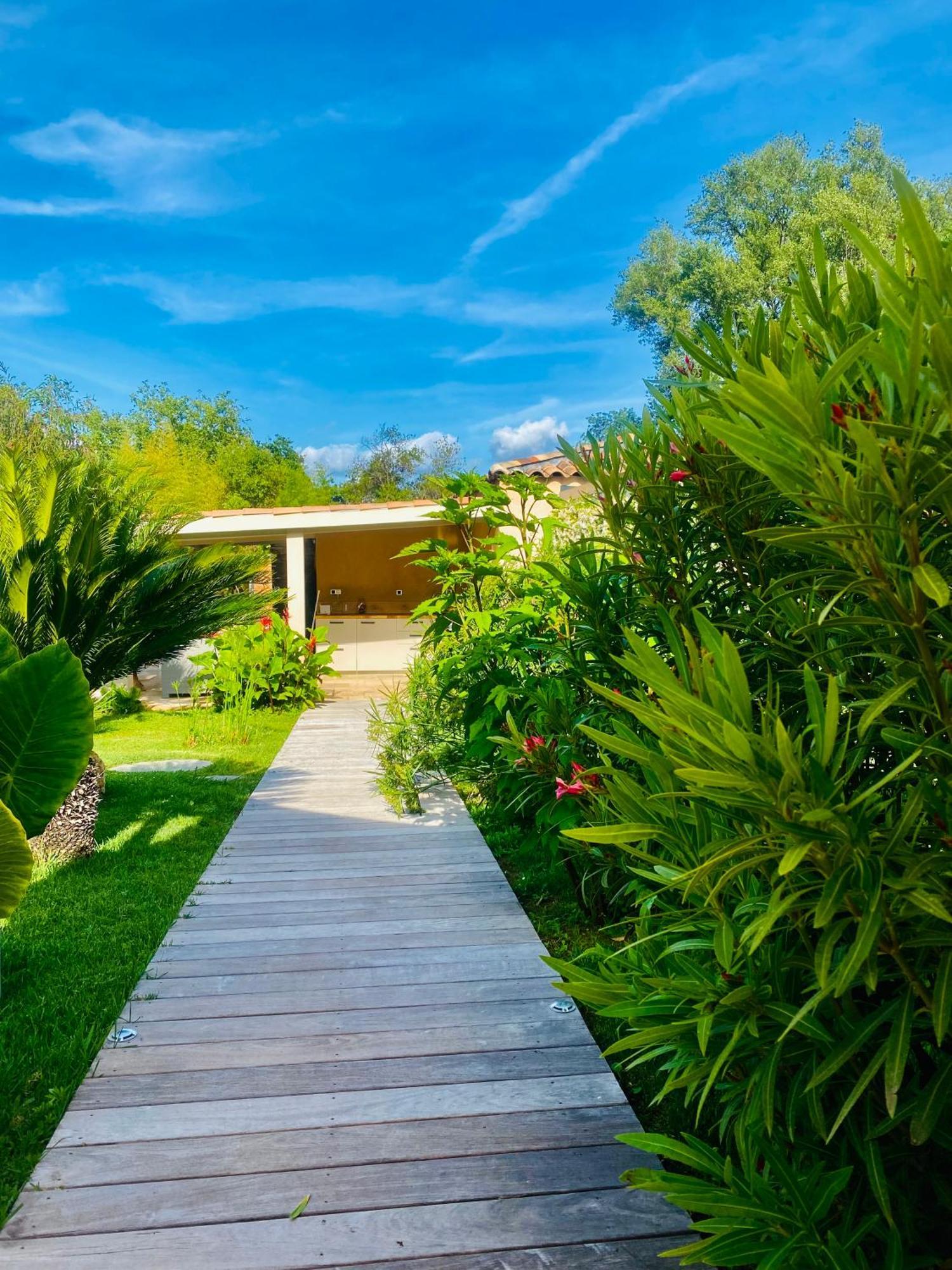 Le Cocoon Lodge Du Gapeau & Massage Solliès-Pont Eksteriør bilde