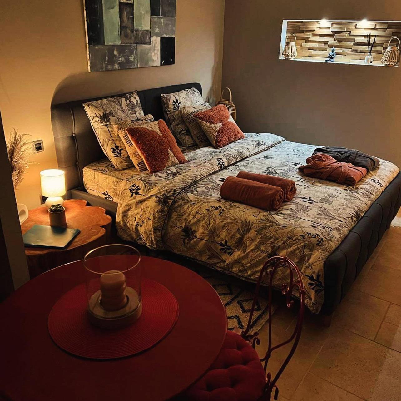 Le Cocoon Lodge Du Gapeau & Massage Solliès-Pont Eksteriør bilde