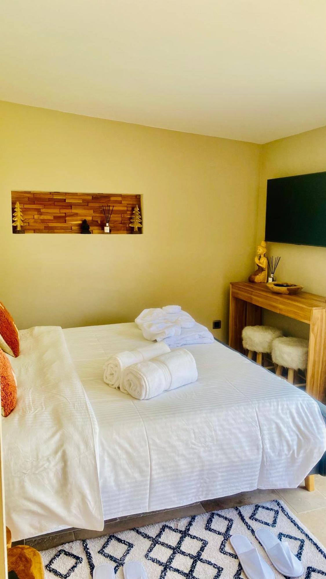 Le Cocoon Lodge Du Gapeau & Massage Solliès-Pont Rom bilde